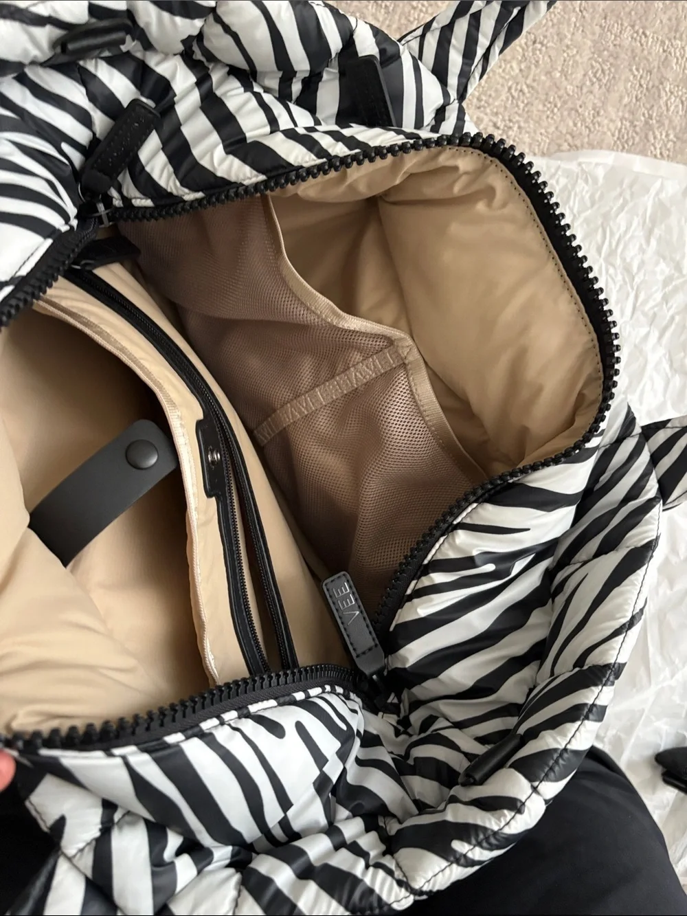 Vee collectives Berlin quilted tote zebra- medium